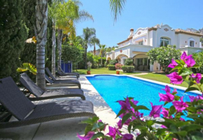 Villa La Quinta 5 Bedroom Villa with Heated Pool